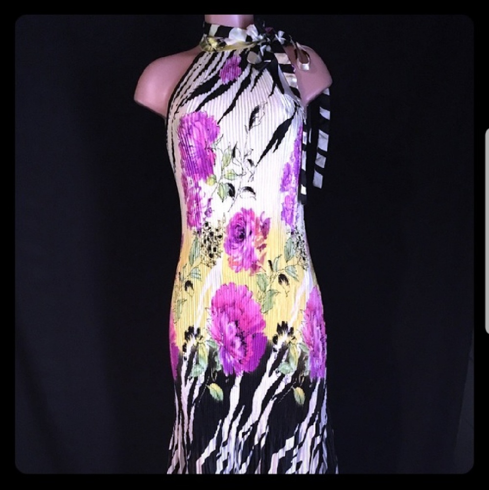 Gorgeous Pull Over Tie Dress. Very Stretchy.